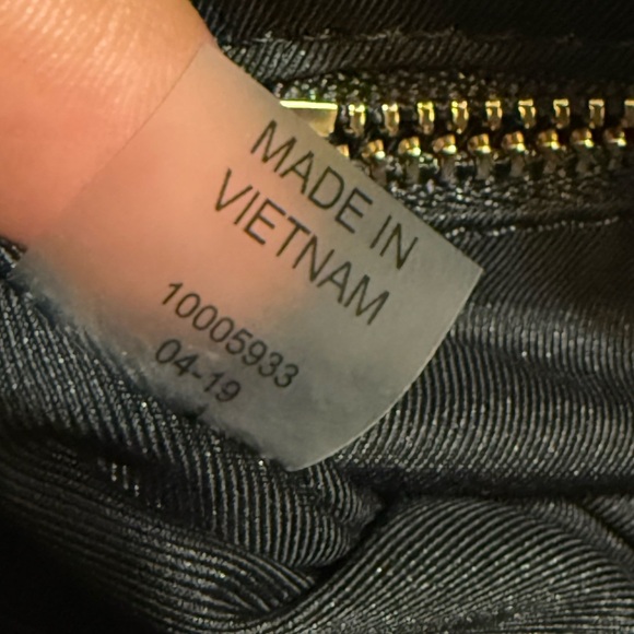 Tory Burch Everly Leather Swingpack Bag - Picture 11 of 13